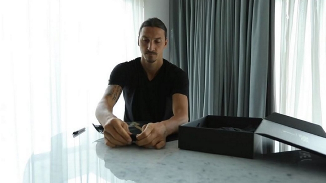 Ibrahimovic le envió un regalo a Bravo a días del clásico de Manchester