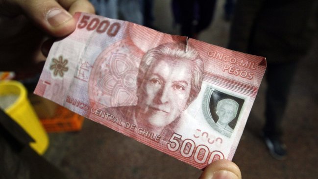 Carabineros y Banco Central iniciaron campaña para evitar estafas con billetes falsos