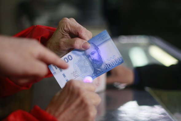 Billetes falsos: En lo que te debes fijar para evitar fraudes