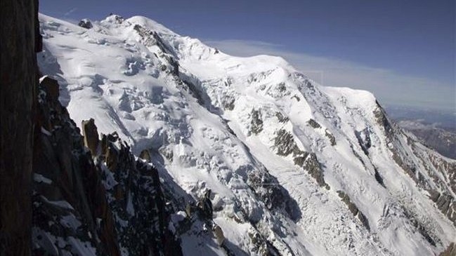 Evacuan en helicóptero a 110 personas de teleférico averiado en el Mont Blanc