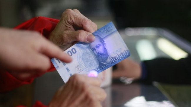 Billetes falsos: En lo que te debes fijar para evitar fraudes