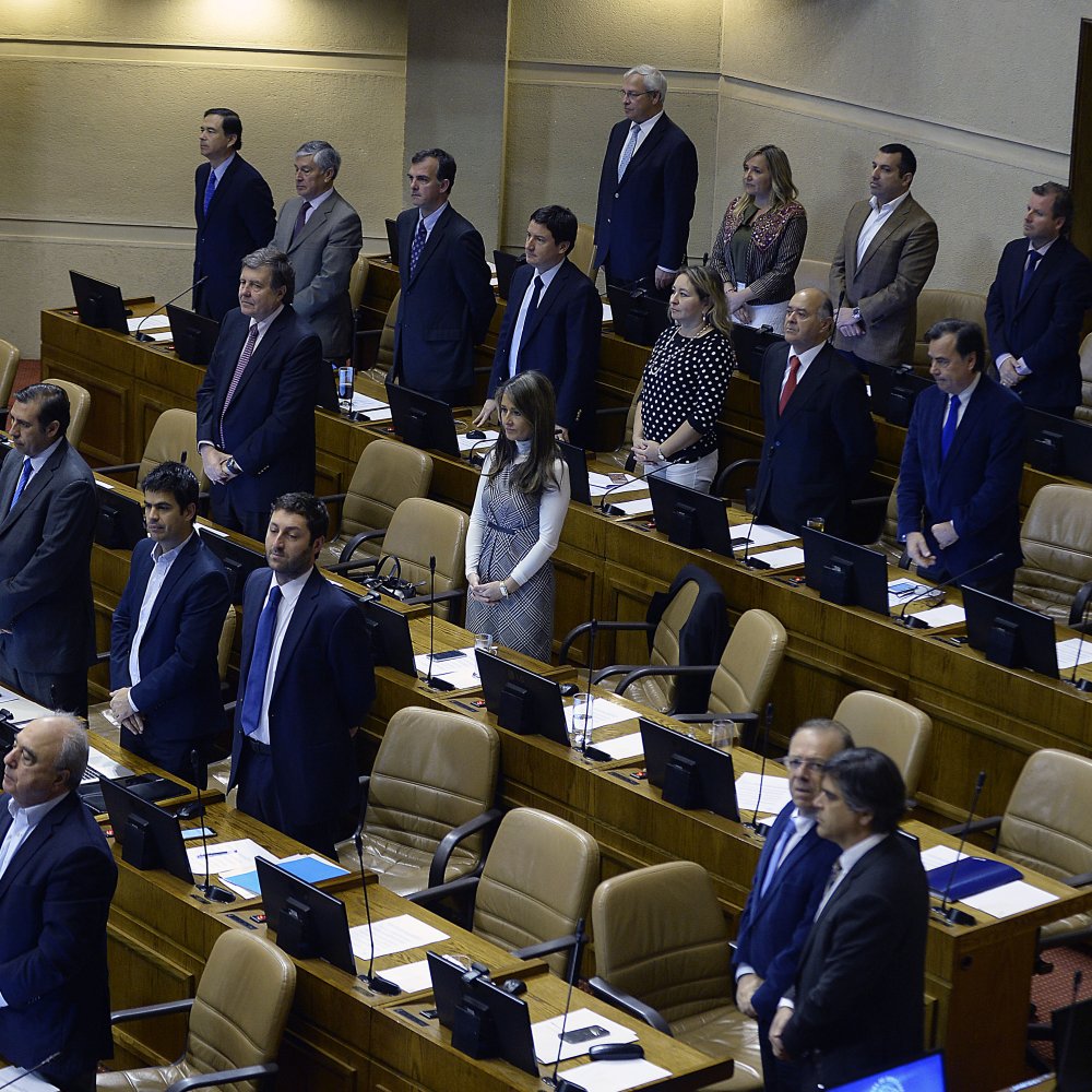 La polémica que generó la interrupción de un celular en homenaje a escoltas de Pinochet