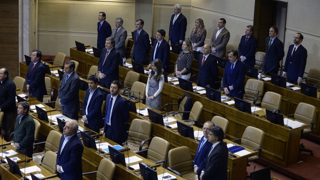 Diputados rindieron minuto de silencio a escoltas muertos en atentado contra Pinochet