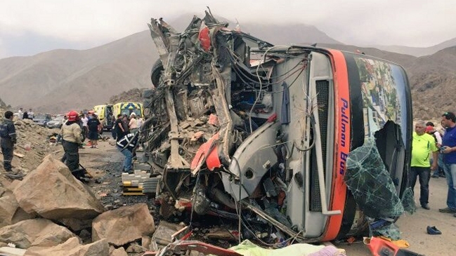 Región de Antofagasta: Volcamiento de bus dejó dos muertos y varios heridos