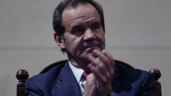 Parlamentarios y dirigentes de RN buscan que Andrés Allamand lidere el partido