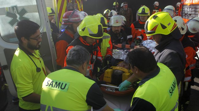 Trabajadores heridos en derrumbe de edificio se encuentran fuera de riesgo vital
