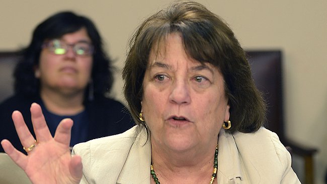 Delpiano afirma que remoción de rectora Roxana Pey 