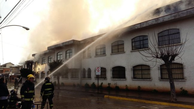 Incendio afectó a Municipalidad de Cañete