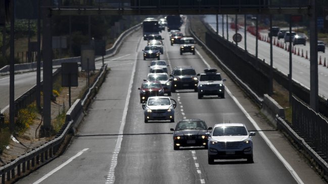 Fiestas Patrias: 355 mil vehículos saldrán de Santiago el fin de semana