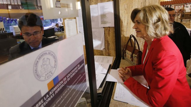 Matthei llevó a Contraloría su denuncia de intervencionismo electoral en Providencia