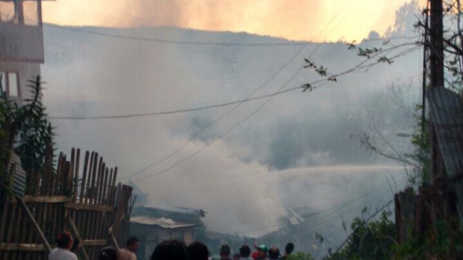 Incendio en sector de Rodelillo movilizó a Bomberos de Valparaíso