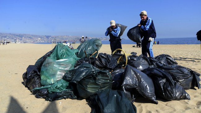 Antofagasta es por tercera vez consecutiva la región con más basura en sus playas
