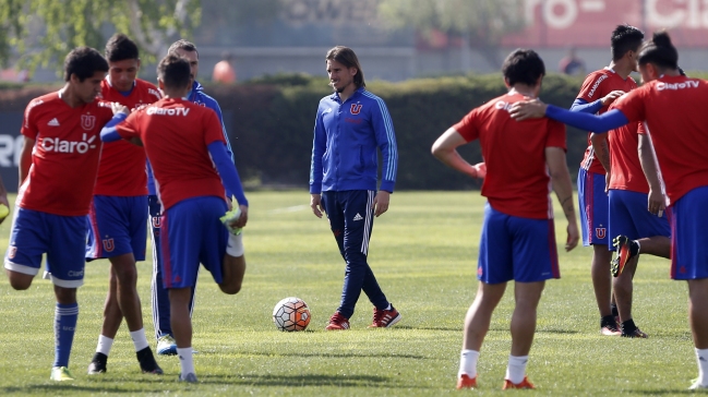 Beccacece fue insultado por hinchas en el Aeropuerto de Santiago