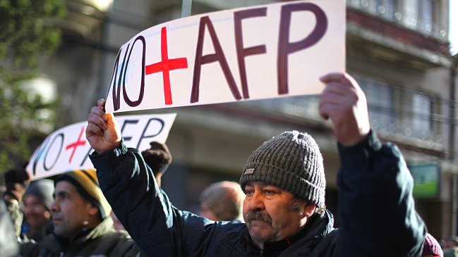 Encuesta: 8% de los chilenos quiere que cotización extra vaya completa al fondo solidario