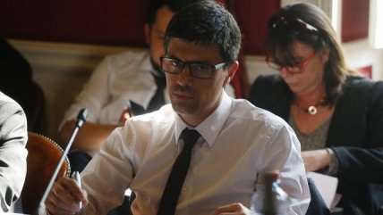  Vocero: Polémica por viaje de Molina es 