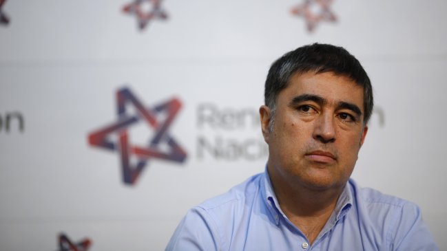 Mario Desbordes respondió a cuestionamientos de concejal Carlos Larraín