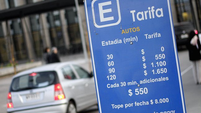 Ley de Estacionamientos: Diputados DC piden veto parcial para insistir en gratuidad