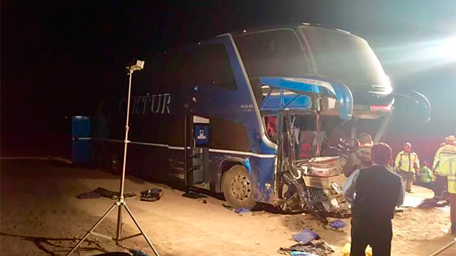 Un lactante y un adulto fallecieron en accidente carretero en Antofagasta