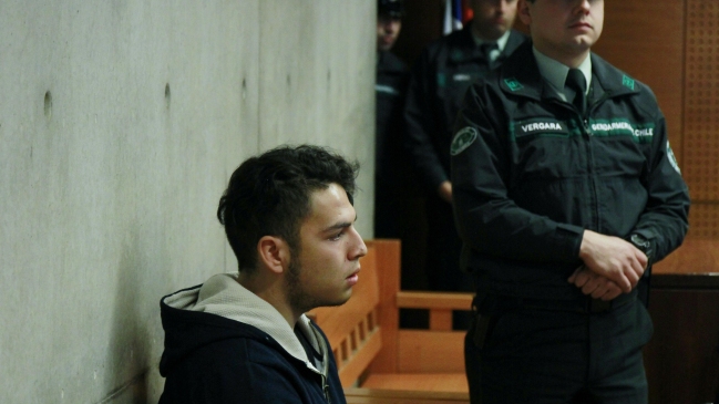 Hijo del director de Gendarmería fue formalizado por amenazas a Carabineros