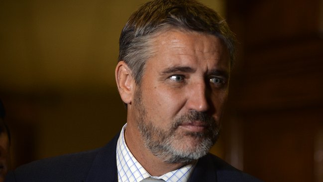 Rossi repondrá indicación para impedir que colegios discriminen por género