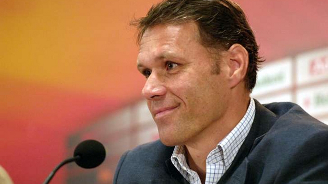 Marco van Basten asumió como director general de desarrollo técnico en la FIFA