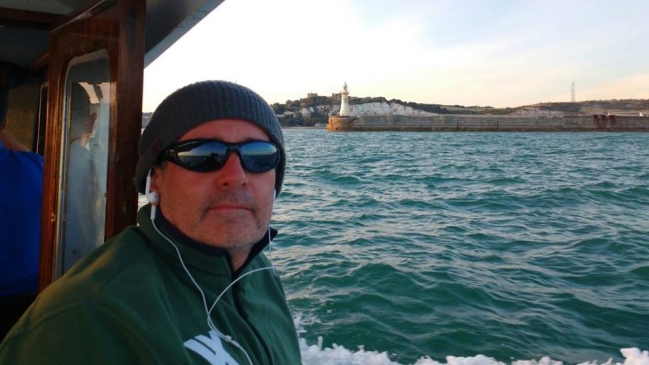 Nadador paralímpico chileno Mauricio Duhalde cruzó el Canal de la Mancha