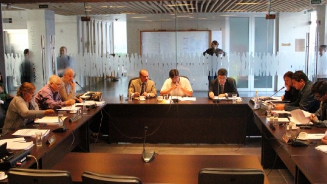 Justicia dictó órdenes de detención contra dos concejales UDI por Recoleta