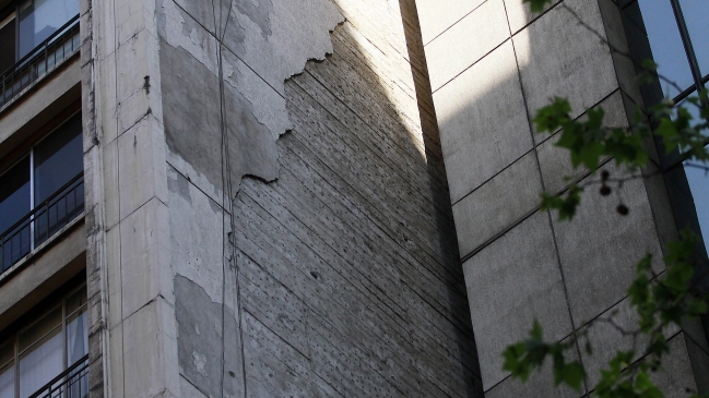 Edificio del cual se desprendió la cornisa tenía tres multas desde el 27-F