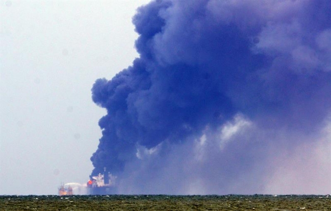 Buque petrolero explotó con 167 mil barriles de combustible en México