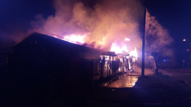 Incendio destruyó cuatro casas y dejó 15 damnificados en Quilleco