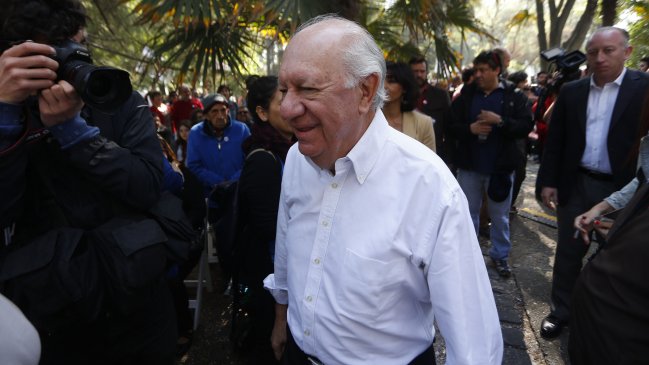 El frío encuentro de Lagos y Guillier en el lanzamiento de la candidatura de Tohá