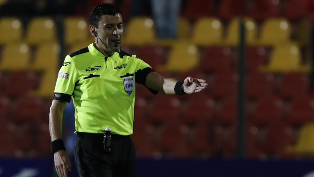 Arbitro Roberto Tobar negó amenazas a Mathías Riquero