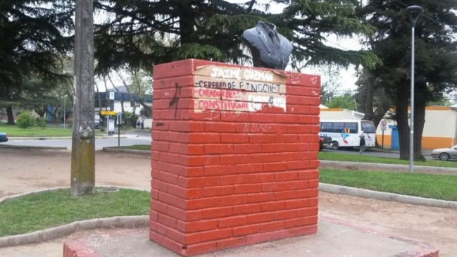 Gobierno regional se querellará por ataque a busto de Jaime Guzmán