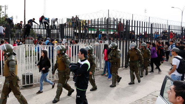 Incidentes se registraron en el Estadio Monumental por entradas para el superclásico