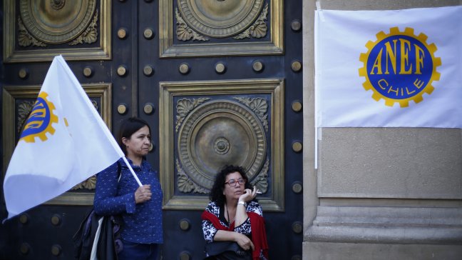 Funcionarios públicos realizan paro nacional de 24 horas este jueves