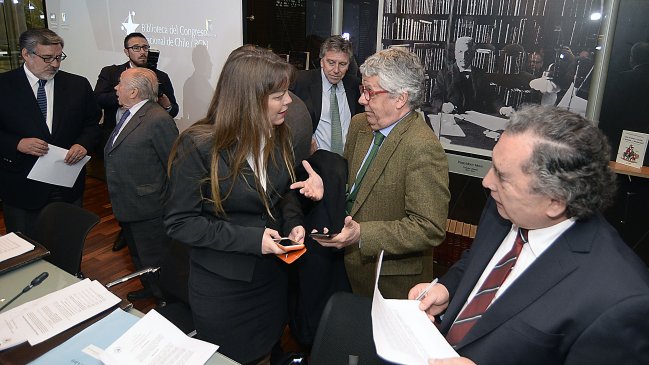 Elección de intendentes sorteó su primera valla en el Senado