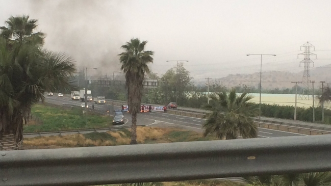 Funcionarios de centro Sename de Tiltil se tomaron la Ruta 5 Norte por mayor seguridad