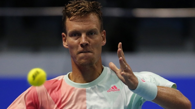 Tomas Berdych clasificó a cuartos de final en el ATP de Shenzhen