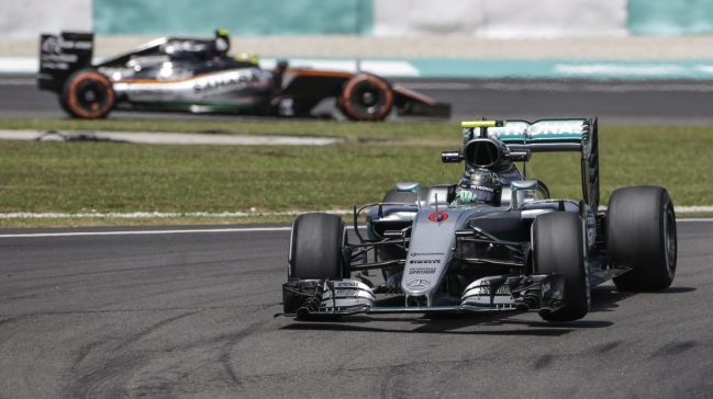 Rosberg y Hamilton dominaron las sesiones de práctica en Malasia