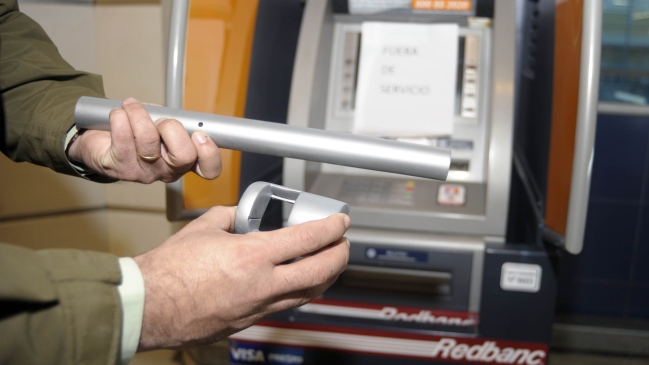 Carabineros desbarató banda dedicada a la clonación de tarjetas en Puente Alto