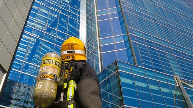 Bomberos subirán los 1.800 escalones del Costanera Center en 