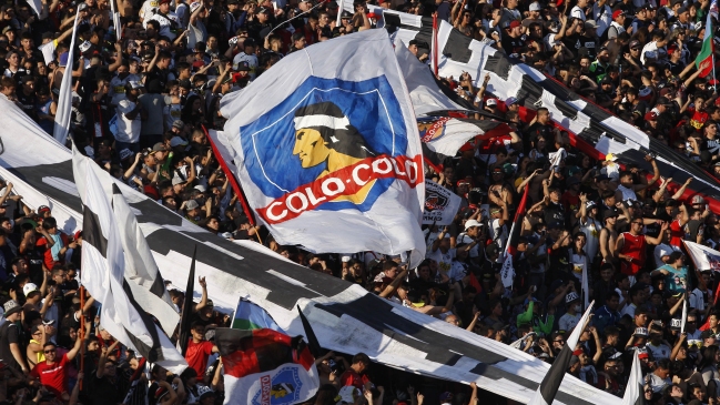 Colo Colo recibió apoyo de sus hinchas en un masivo 