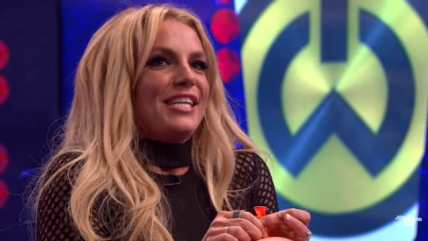   La divertida voz de Britney Spears tras aspirar helio y cantar un tema de Taylor Swift 