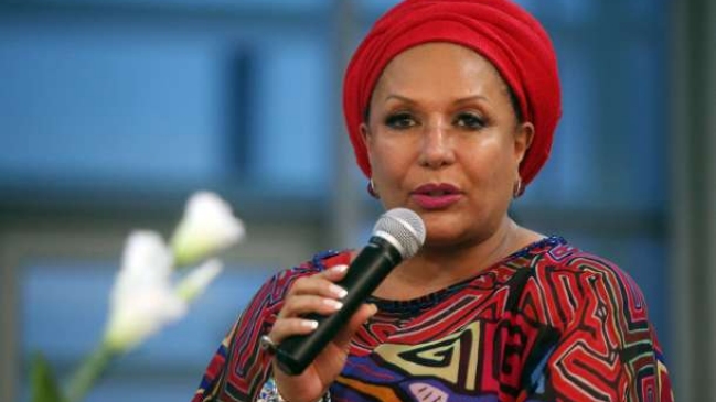 Senador Navarro denunció maltrato en el Aeropuerto contra ex senadora colombiana