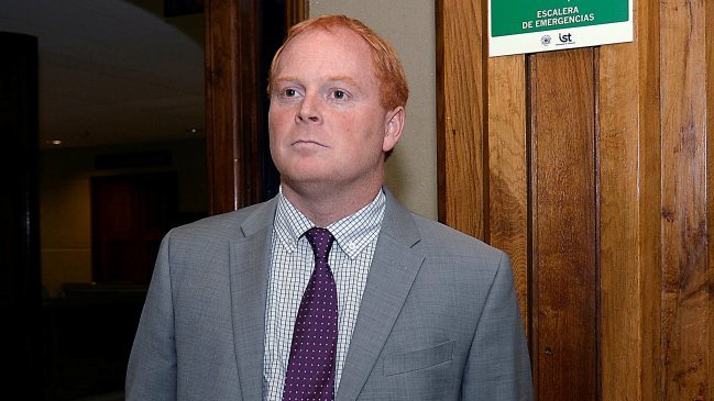 Diputado Edwards cambió oficialmente su tercer nombre: Ahora es Rojo