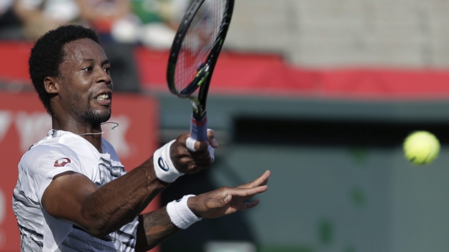 Gael Monfils rompió en Tokio su racha negativa ante Gilles Simon