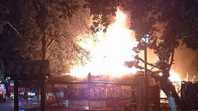Incendio afectó a locales de una feria artesanal en Olmué