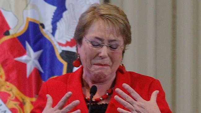 Presidenta Bachelet se emocionó al recordar a su padre en acto de reparación