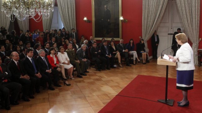 La ley que aumenta la cantidad de cargos públicos que son llenados por concursos