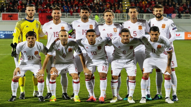 España superó como visita a Albania y alcanzó el primer lugar del Grupo G